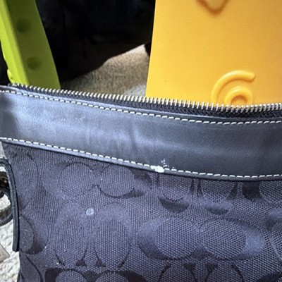 Coach Signature Black Shoulder Bag Logo Zipper Adjustable Strap Coach Signature Black Shoulder Bag Logo Zipper Adjustable Strap