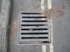 Photo A2 Local iron for local sewers Clifton/ST5673 A drain grating bea c2021