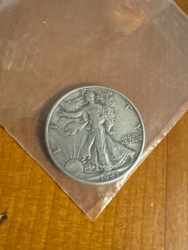 1943 Walking liberty 50ct piece. 90% silver. Good condition.