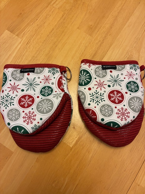 2 Oven Mitts by Wyatt Home, Red Green and Grey Snowflake Pattern