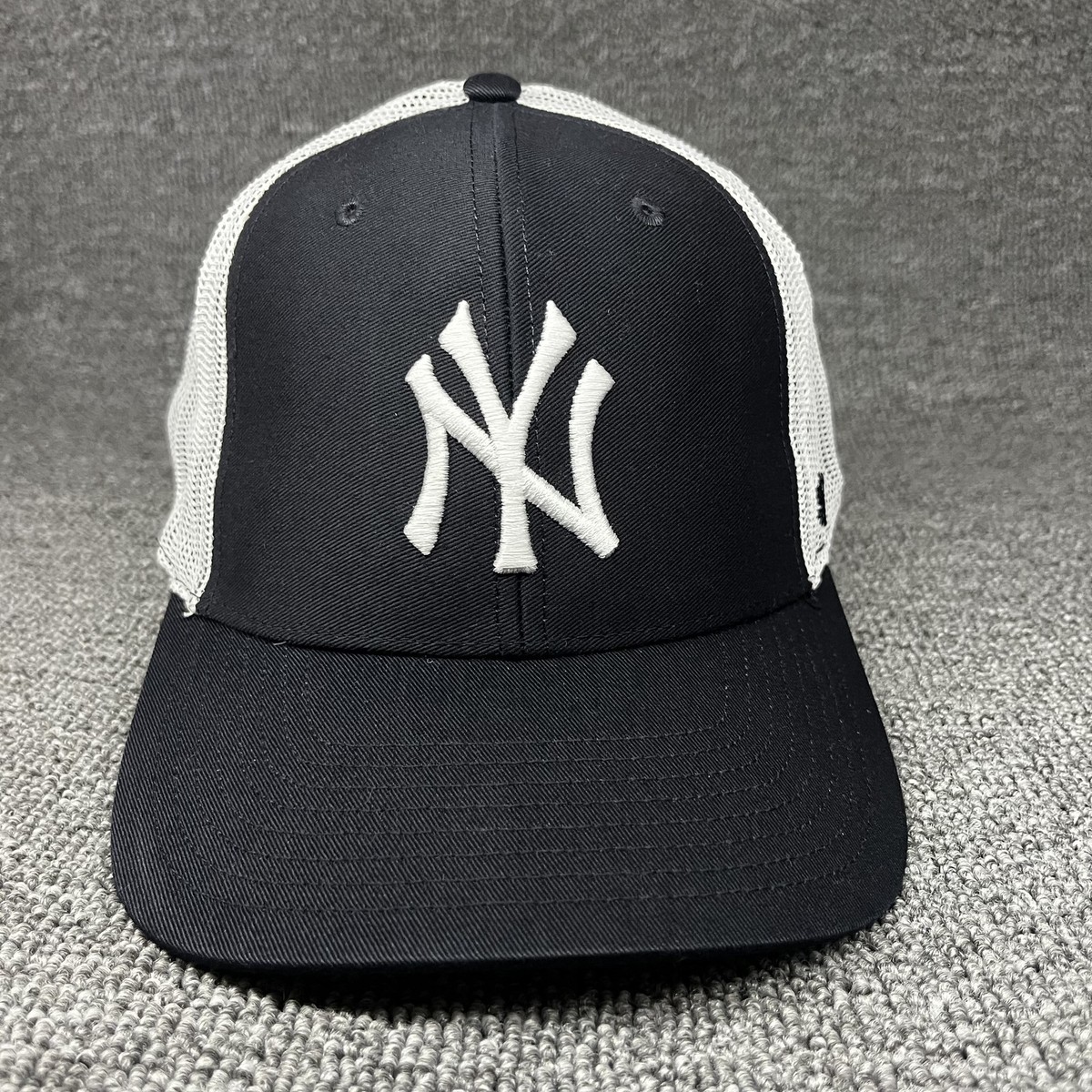 New York Yankees '47 Brand Flagship MVP Trucker Hat Black White Mesh Snapback
