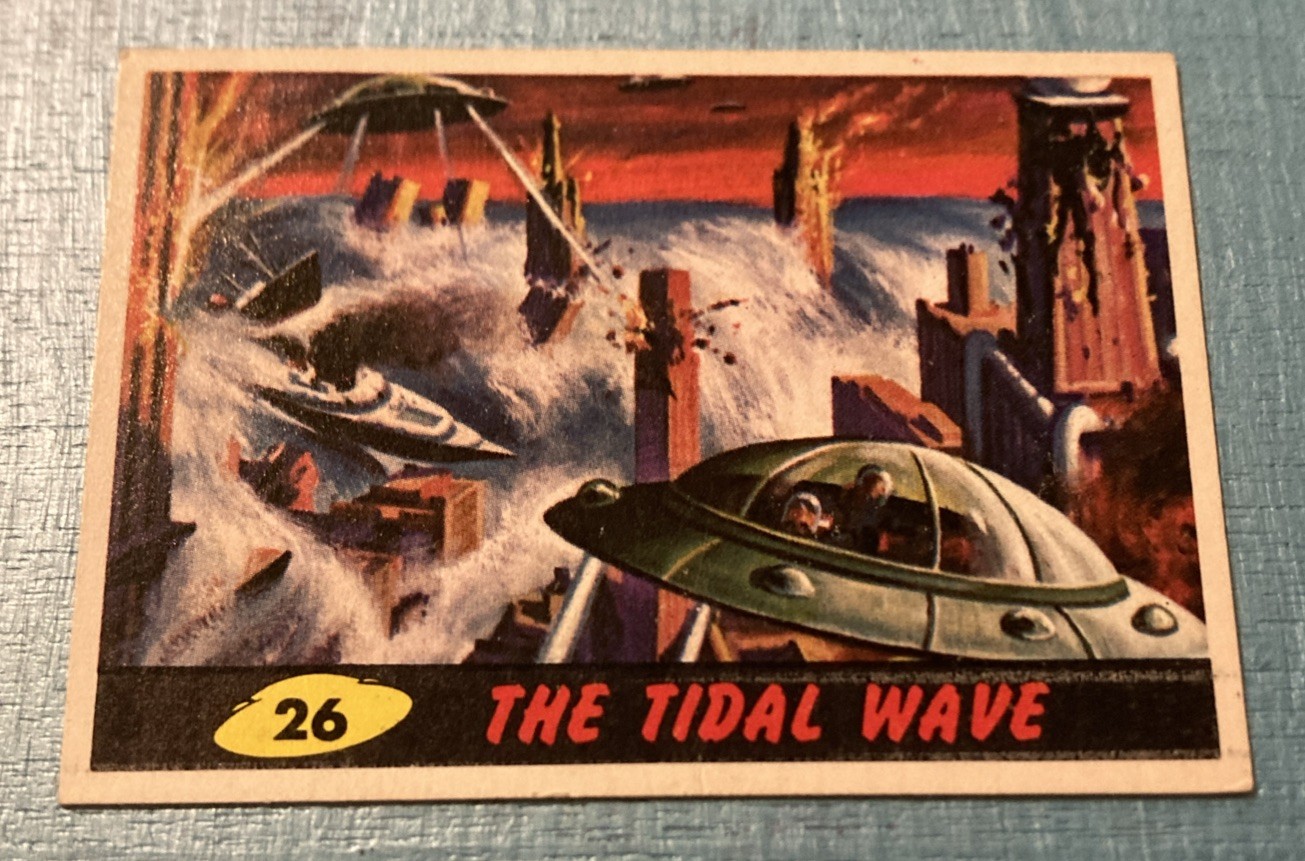 1962 Topps Mars Attacks #26 The Tidal Wave