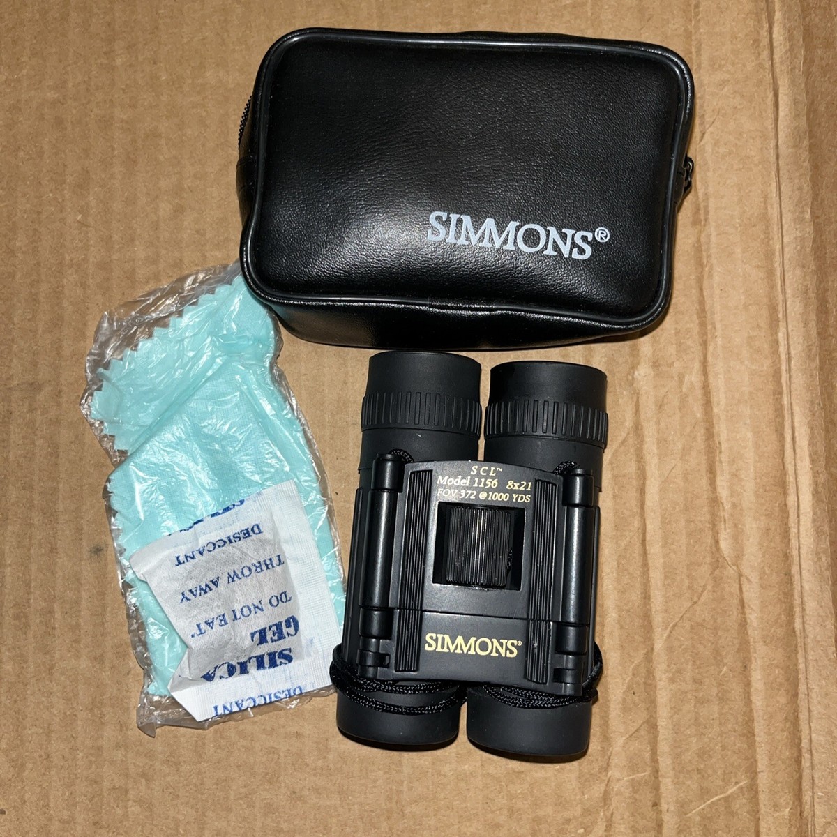  Man シングル セット Simmons Compact Binoculars SCL Model 1156 8x21 Field of View 372