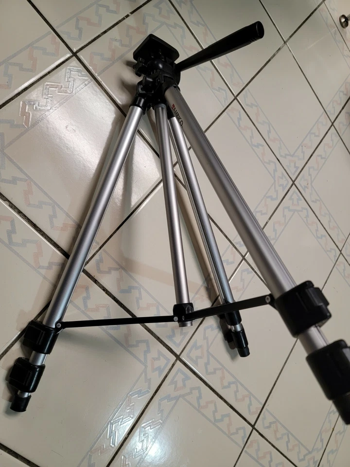 Ambico Video Camera Tripod 19in - 44in Mint Condition  - Image 2 of 4