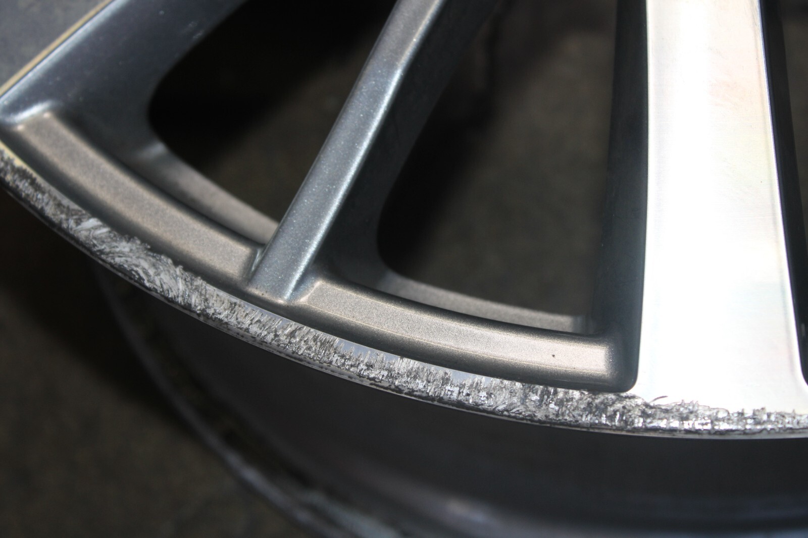 Maserati Ghibli, Quattroporte, Front Wheel, Curb Rash, Used, P/N 980157008