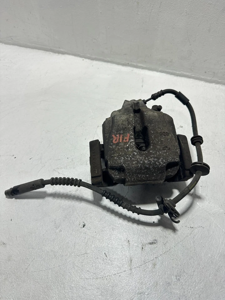 Pinça de freio dianteira direita do lado do passageiro BMW 528XI 2012-2016 FABRICANTE DE EQUIPAMENTO ORIGINAL - Imagem 2 de 4