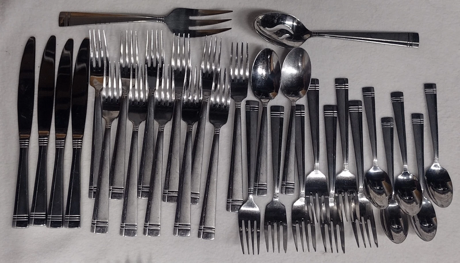 Oneida Amsterdam Flatware 31 Pc