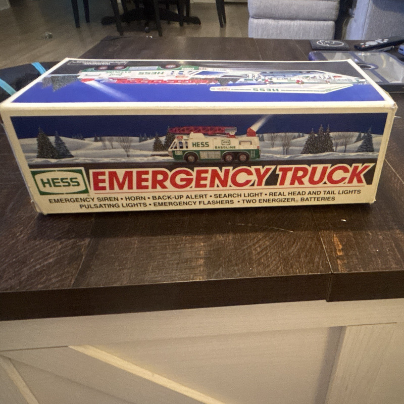 Hess 1996 Emergency Truck Toy Vehicle w/ Box White/Green/Red Gas & Oil
