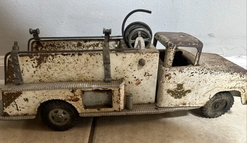 Vintage 1959 Tonka No. 5 White Suburban Pumper Fire Truck Pressed Steel 17”