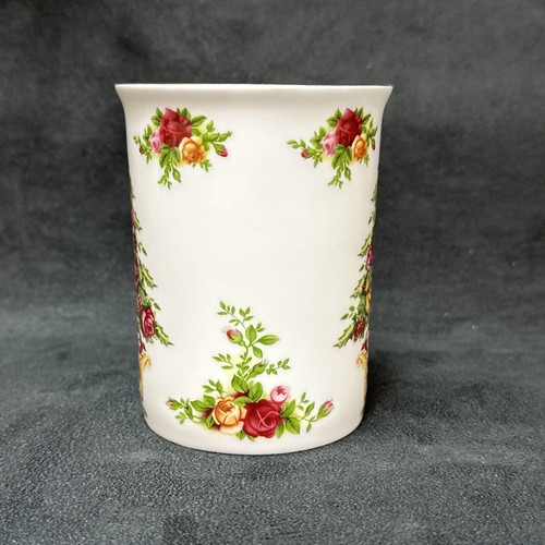 Royal Albert OLD COUNTRY ROSES (HOLIDAY GIFTWARE) Mug 4 inches - Picture 2 of 7