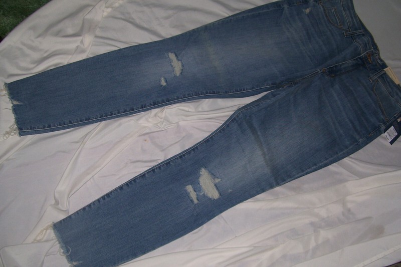 UNIVERSAL THREADS Distressed Skinny Jeans ~~NEW!!!