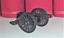 1 METAL FIELD GUN XIX CENT.  1:32 (INCLUDING A PENCIL SHARPNER).