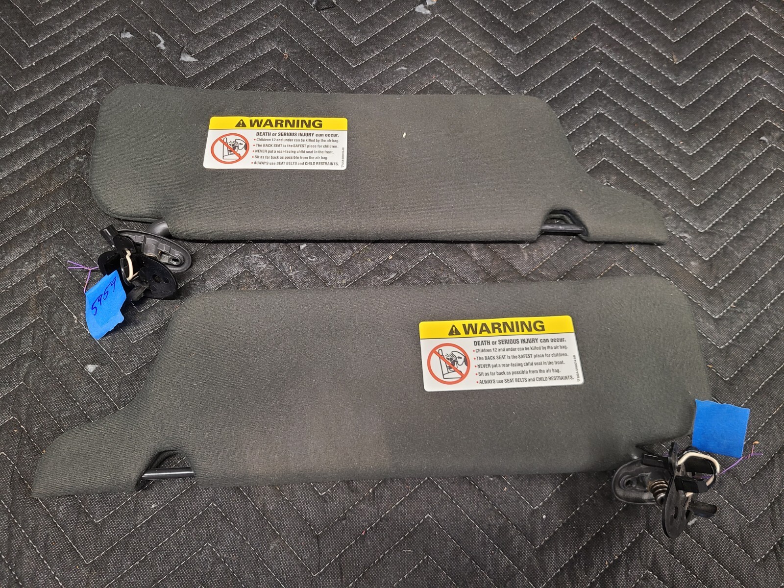 9904 19992004 Ford Mustang Dark Charcoal Gray Sun Visors Mirror Coupe