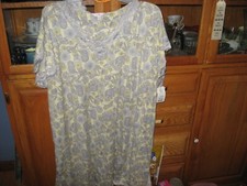 WOMENS NIGHTGOWN SIZE 2X 18W-20W PLUS SIZE VNECK FLORAL FEMINIE LACE SHORT  NEW 