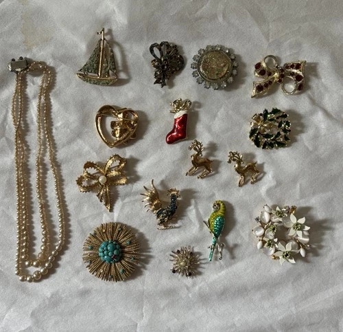 Vintage Costume Jewelry Brooch-Pin Lot-Holiday