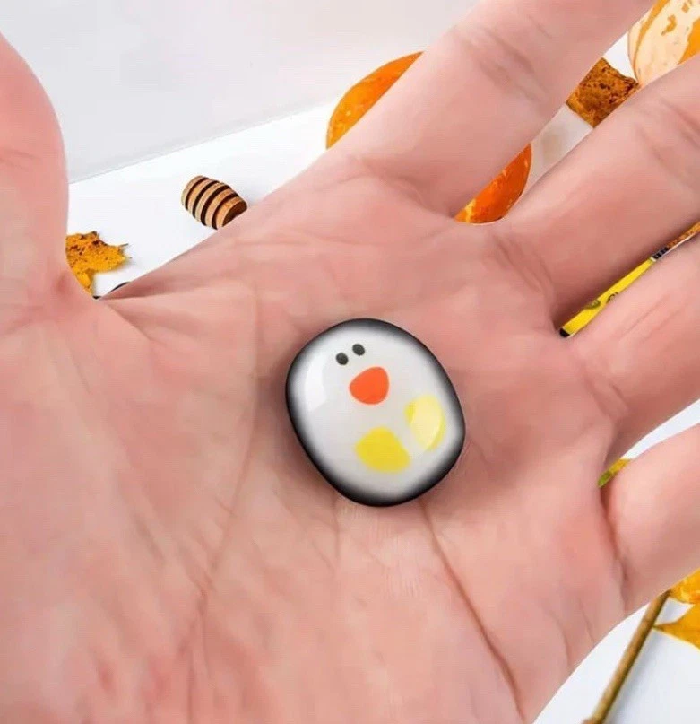 Small Penguin Pocket Hug, Cute Animal Decoration Encouragement Card. - Image 3 of 4