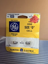 2 NOS GE 123 FLASHLIGHT SCREW IN BASE BULBS for 1 D cell , MPLG48B BULB