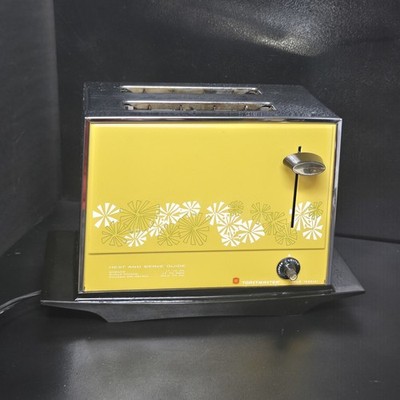 Vtg Toastmaster Sovereign Toaster Yellow Gold Floral Chrome 2 Slice MCM *CLEAN!
