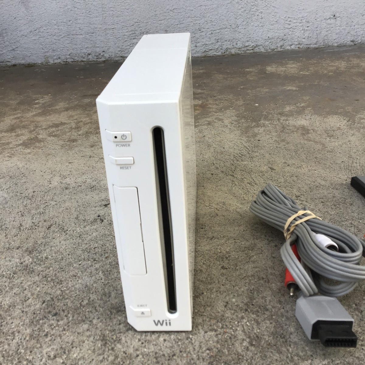 Nintendo Wii White Console RVL-001 with Sensor Bar & Cables