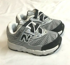 new balance hook and loop boys