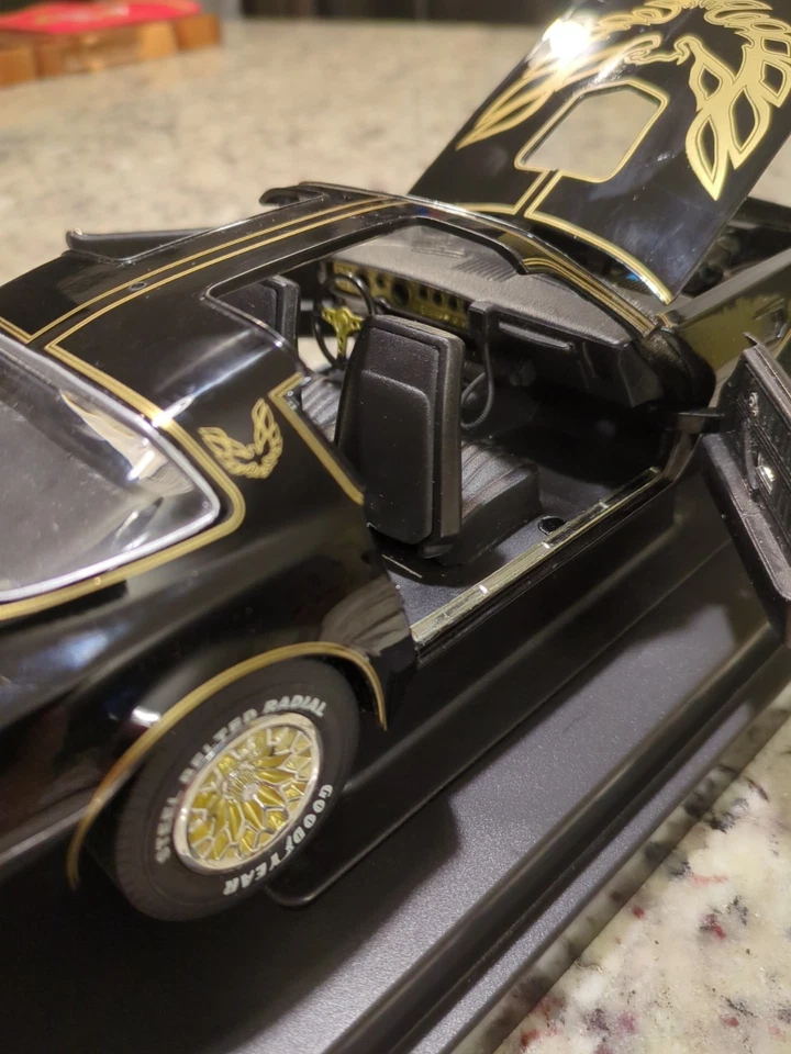 Maisto 1977 Trans Am 1:18 Scale Model Car Smokey and the Bandit Edition - Image 3 of 4