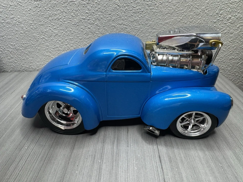 MUSCLE MACHINES - 1941 WILLYS COUPE SUPERCHARGED PRO-STREET - 1/18 DIECAST - Image 3 of 4