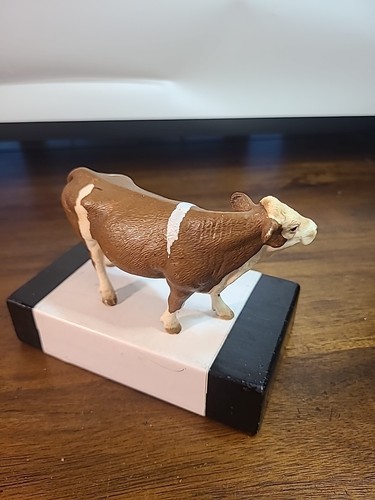 Schleich Dairy Cow Brown/White Farm Animal D73527 - Picture 3 of 12