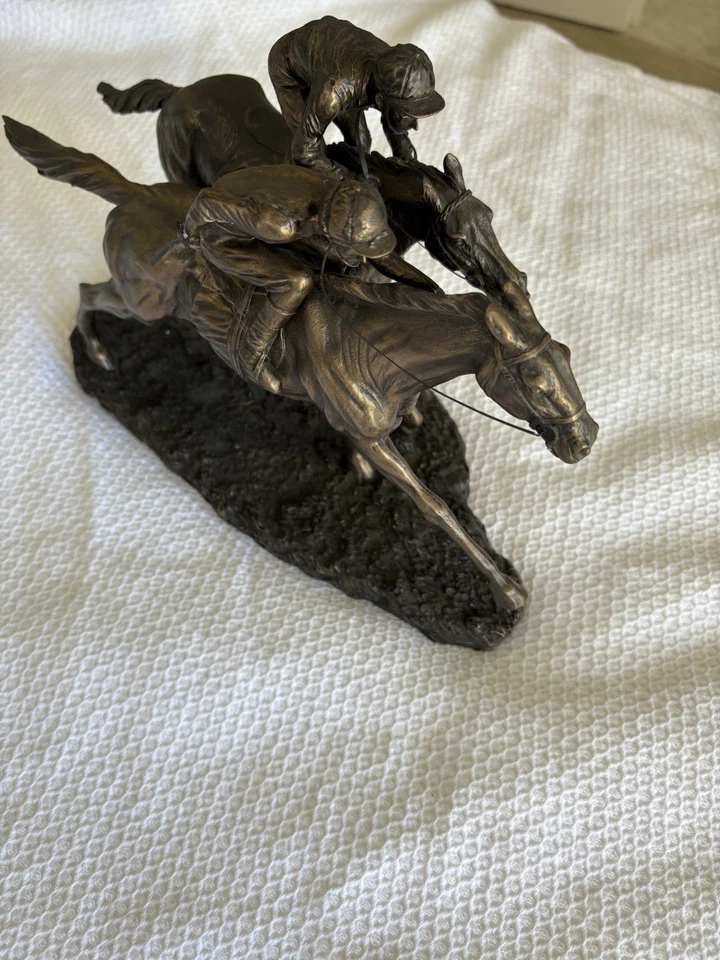 Estatuilla de bronce fundido en frío de carreras de caballos de dos jinetes diseño veronese Foto 3 de 4