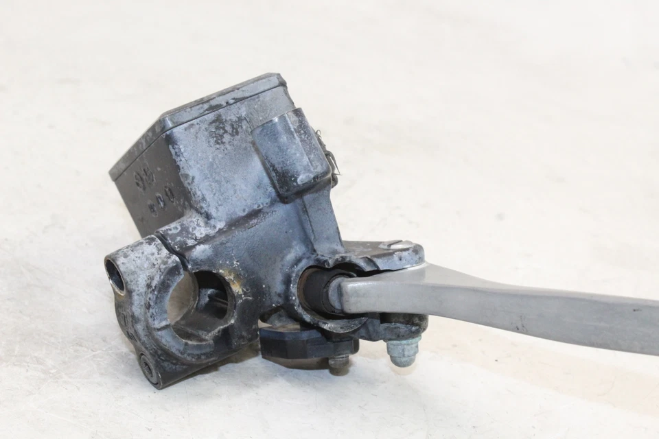 Cilindro maestro de freno delantero Suzuki Gz250 1999-10 OEM Foto 3 de 4