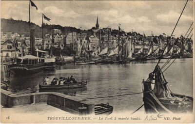CPA TROUVILLE Le Port a Maree Haute (1225677)