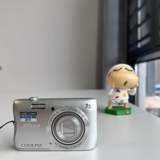 Nikon COOLPIX S3700 Silver Compact Digital Camera 20.1MP 8x Optical Zoom