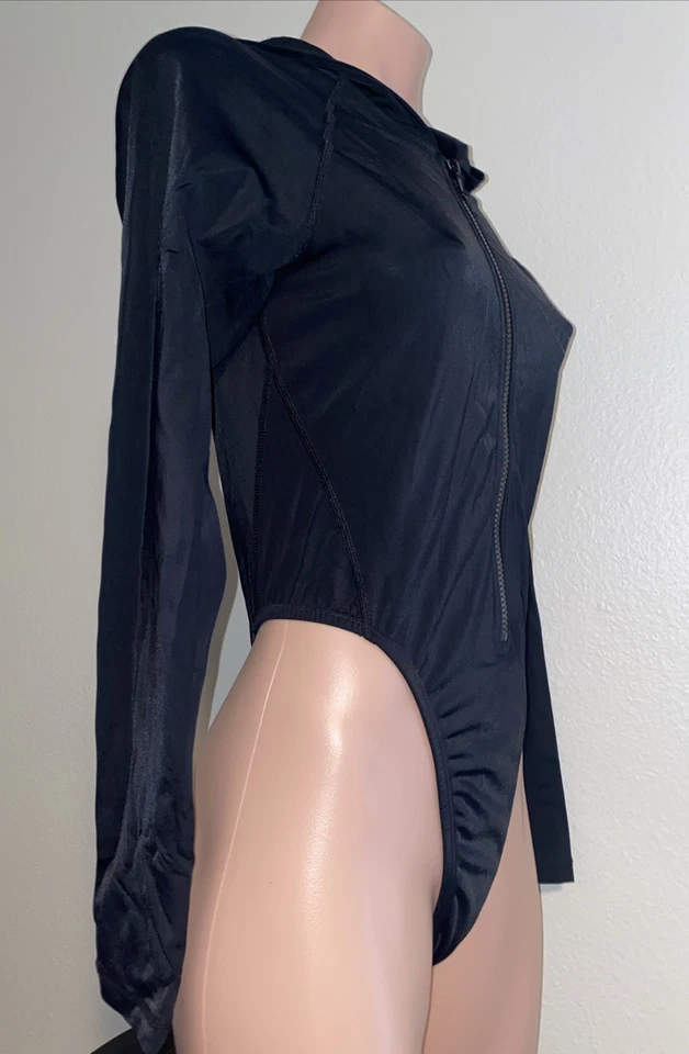 Traje de baño Billabong modificado con capucha manga larga tanga de una pieza cremallera frontal talla 10 Foto 3 de 4