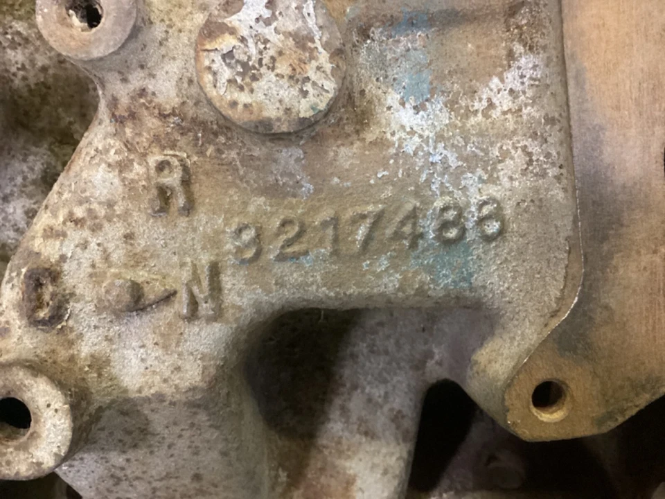 68 69 70 71 72 73 74 AMX Javelin Jeep CJ5 CJ7 360 401 4 barriles colector de admisión Foto 2 de 4