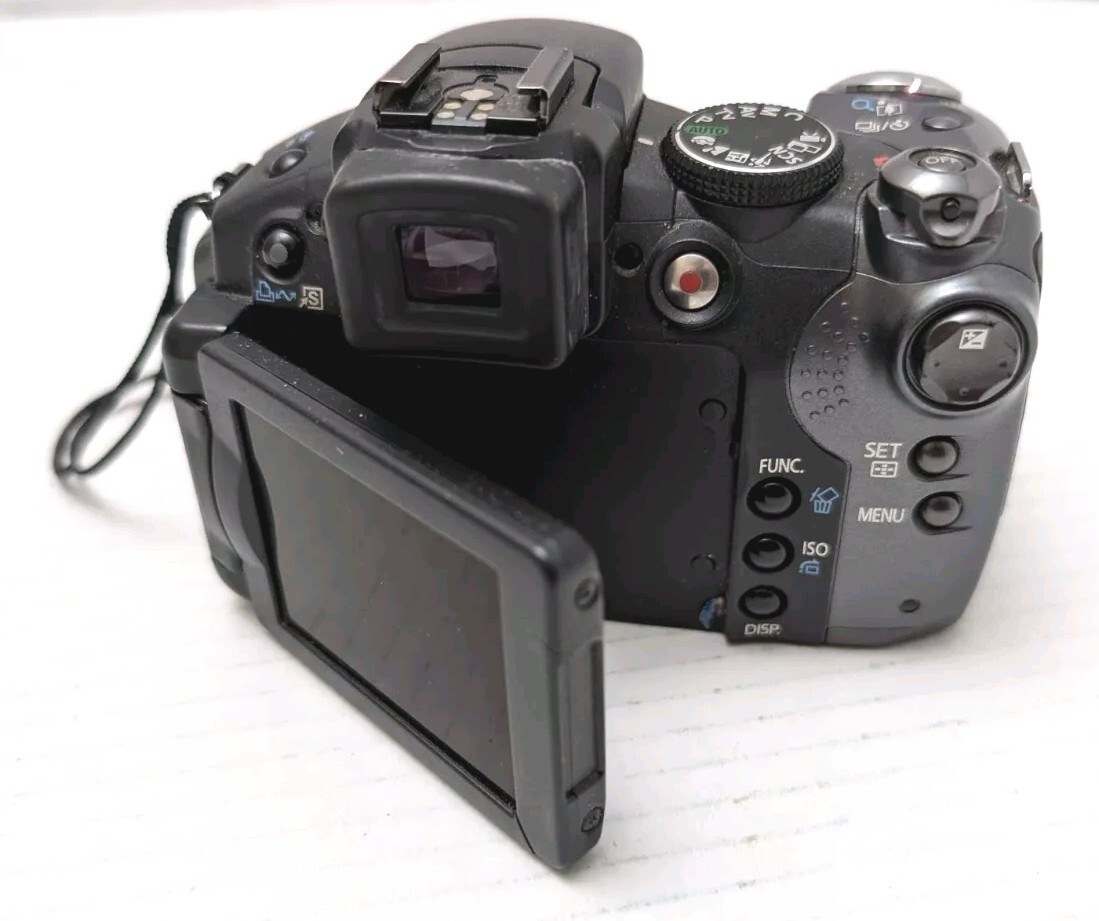 Canon Powershot S5 IS 8MP Digital Camera 12X Optical Zoom Flip