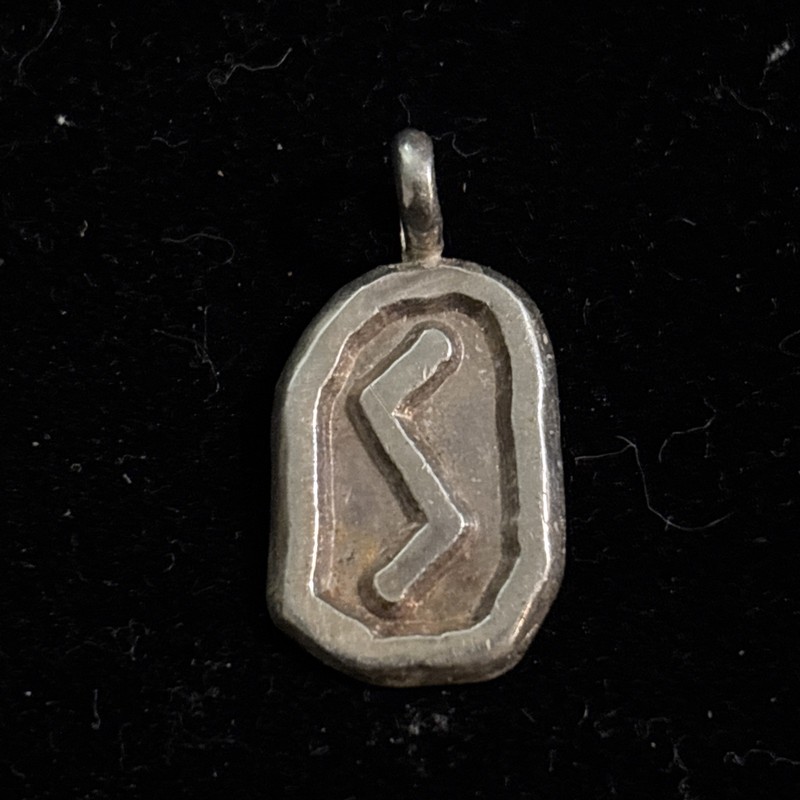 Sowliu Silver Rune Pendant