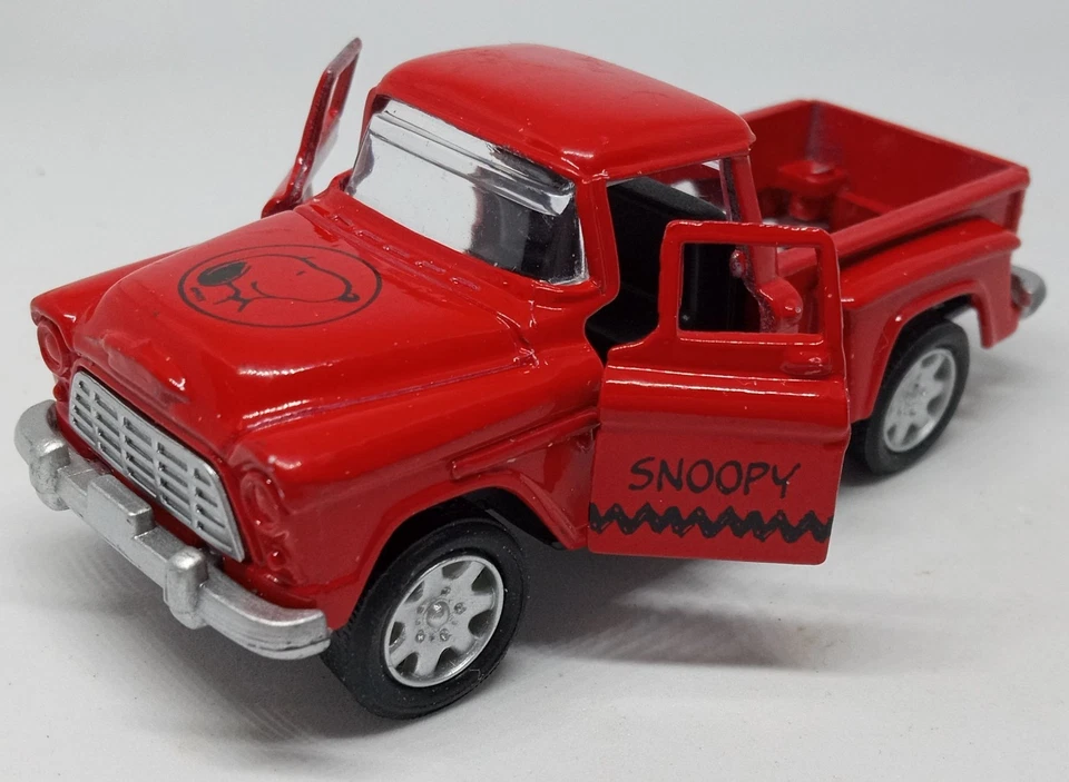 Camioneta Chevrolet Sidestep roja Peanuts Snoopy fricción suelta diecast 1:55 sin marca Foto 2 de 4