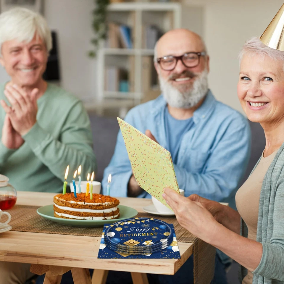 Platos y servilletas desechables de jubilación, decoración de fiesta azul dorado para hombres mujeres Foto 2 de 4