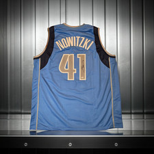 Dirk Nowitzki Autographs Cards and Photos for Panini 7