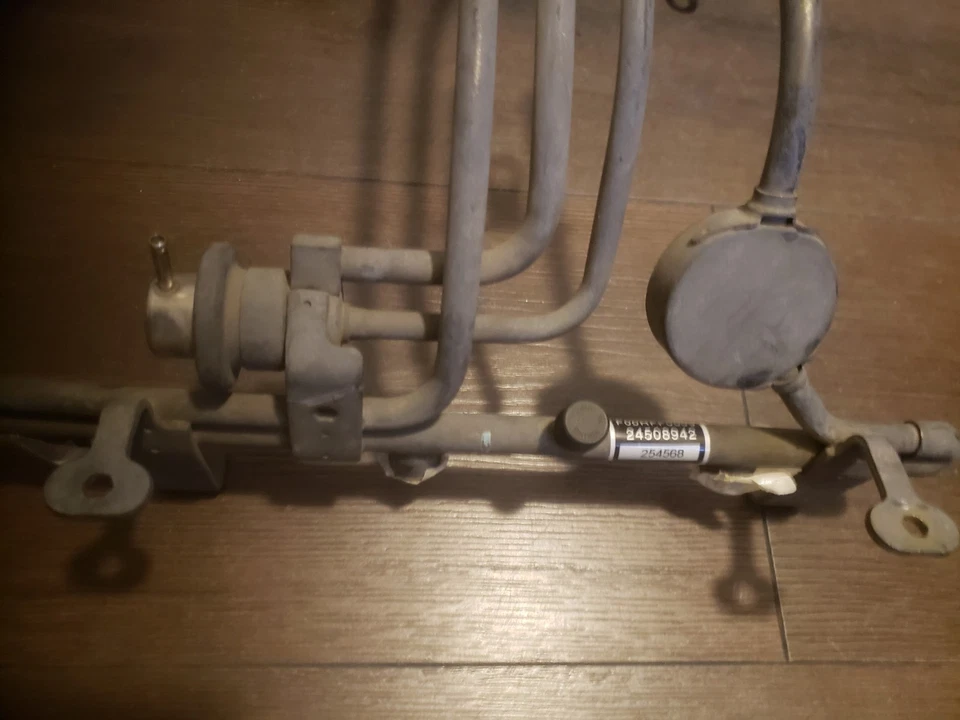 Chevy Chevrolet Monte Carlo SS 2004 riel inyector de inyección de combustible, Bosch, O/E  Foto 3 de 4