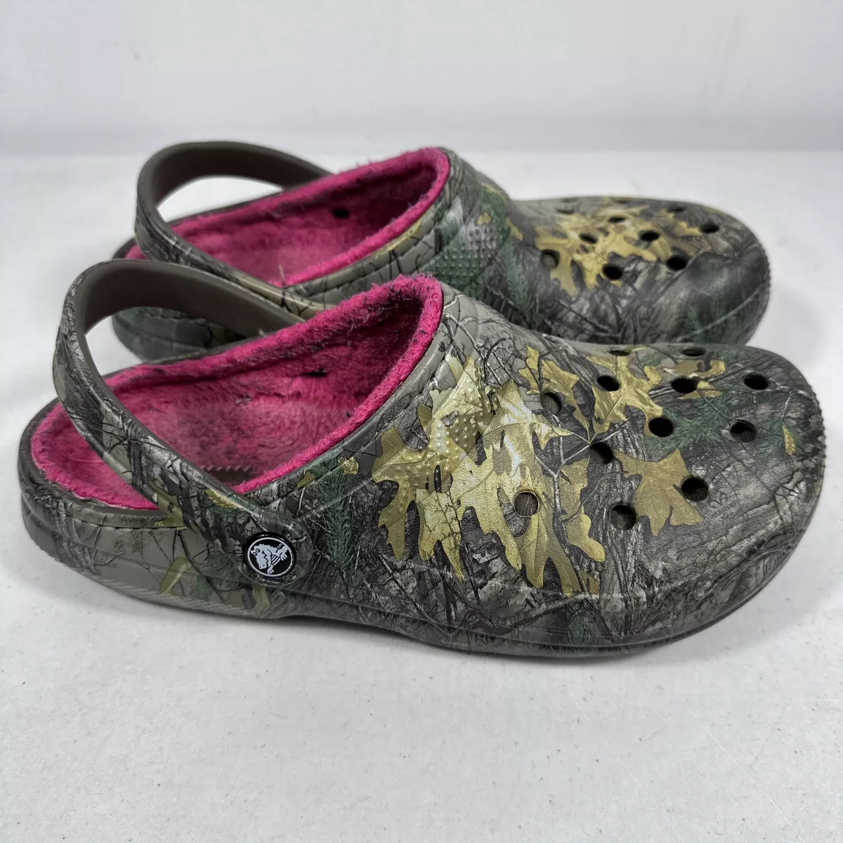 Womens pink cheap camo crocs
