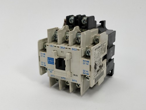 Mitsubishi S-N21 Magnetic Contactor AC100V - Picture 2 of 4