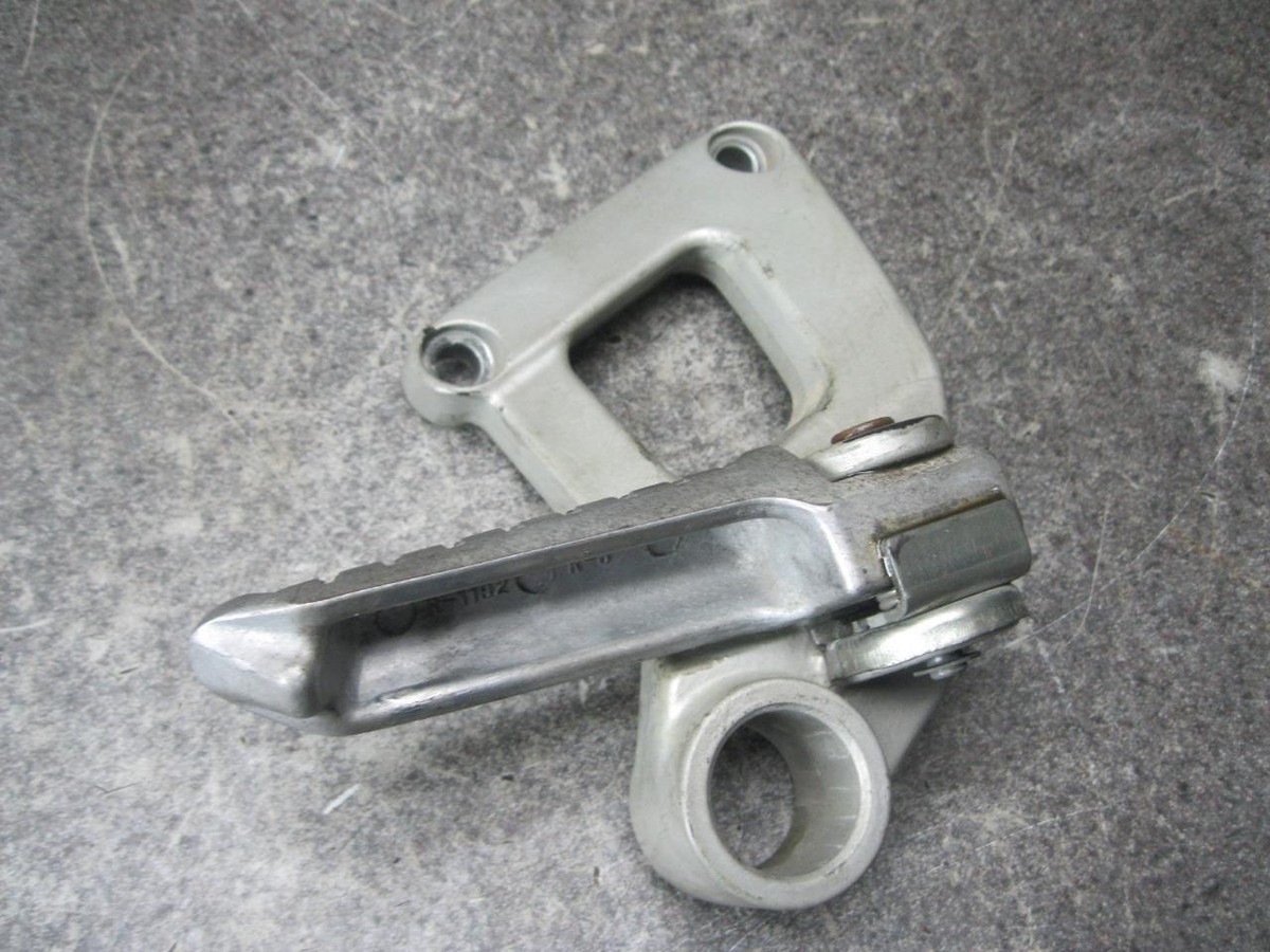 96 Kawasaki Ninja ZX6 ZX-6 ZX6R Right Rear Peg & Bracket