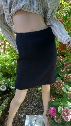 LADIES VINTAGE BLACK PENCIL SKIRT LINED BACK SPLIT VIYELLA PETITES SIZE 10 WOOL - Picture 11 of 12