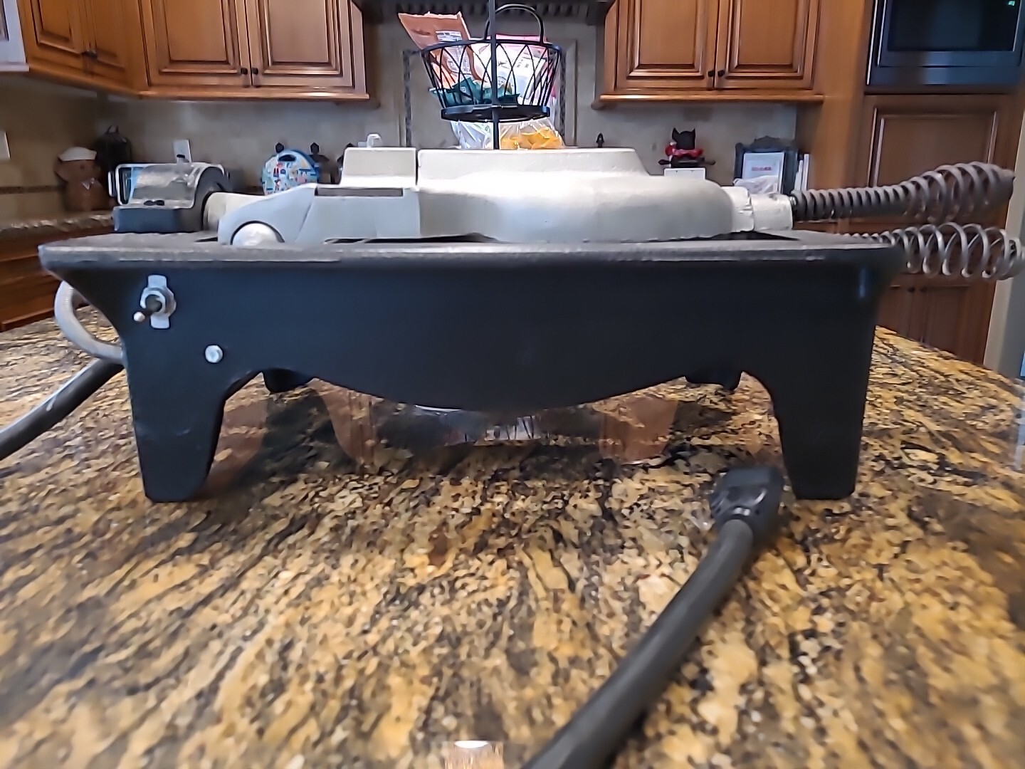 CARBON'S GOLDEN MALT WAFFLE MAKER, RUGGED FS CARBON USA, FAST COMMERCIAL, 110v