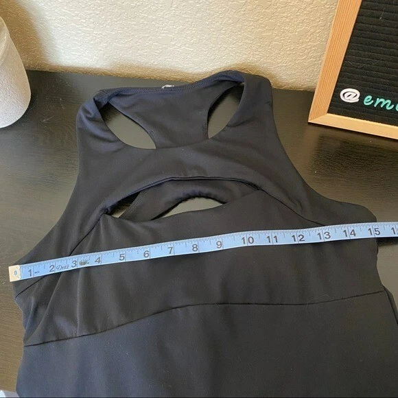 fabletics athletic keyhole cutout workout running gym training tank-top
