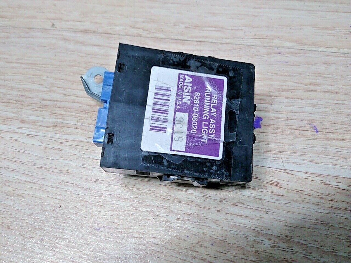 98-02 TOYOTA camry solara JAP xle relay running light 82810-06020