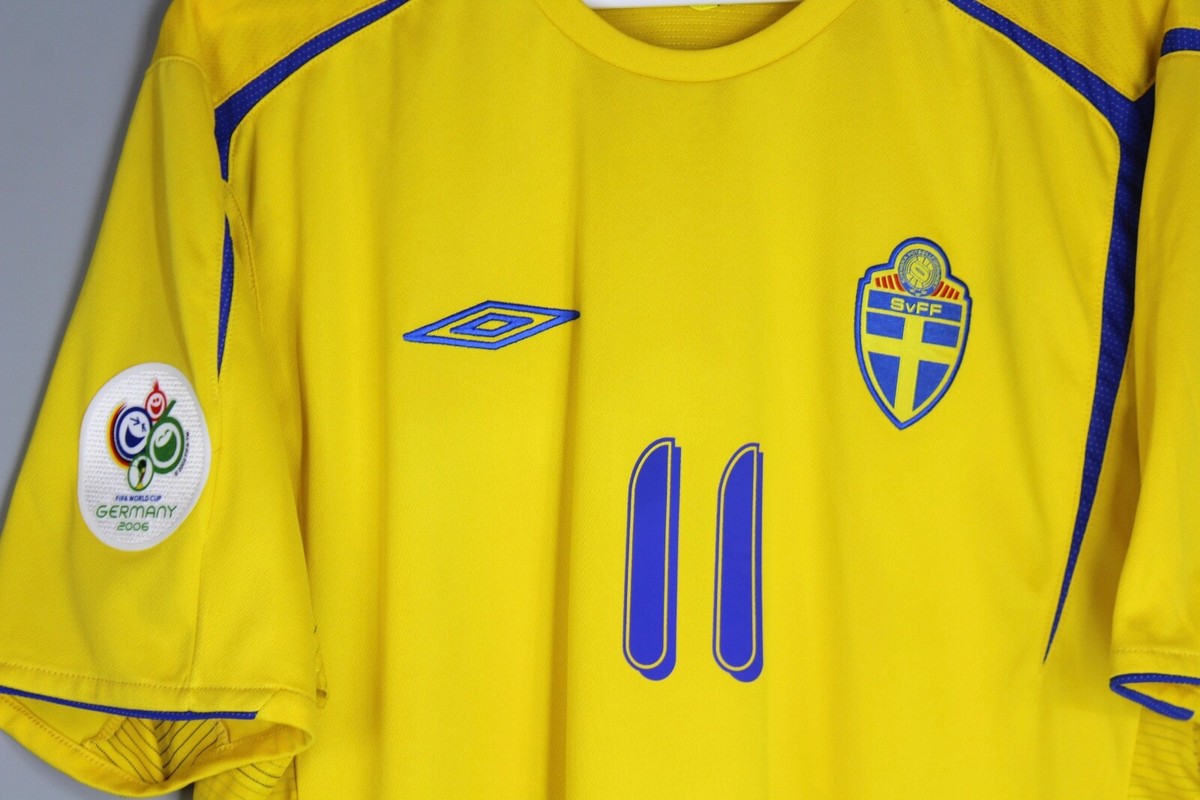 SWEDEN 2005 2006 HOME FOOTBALL SHIRT SOCCER JERSEY UMBRO #11