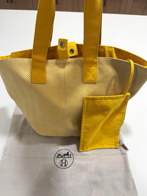 Hermès Yellow Herringbone Tote Bag Zip Pouch Silver Hardware Snap Closure
