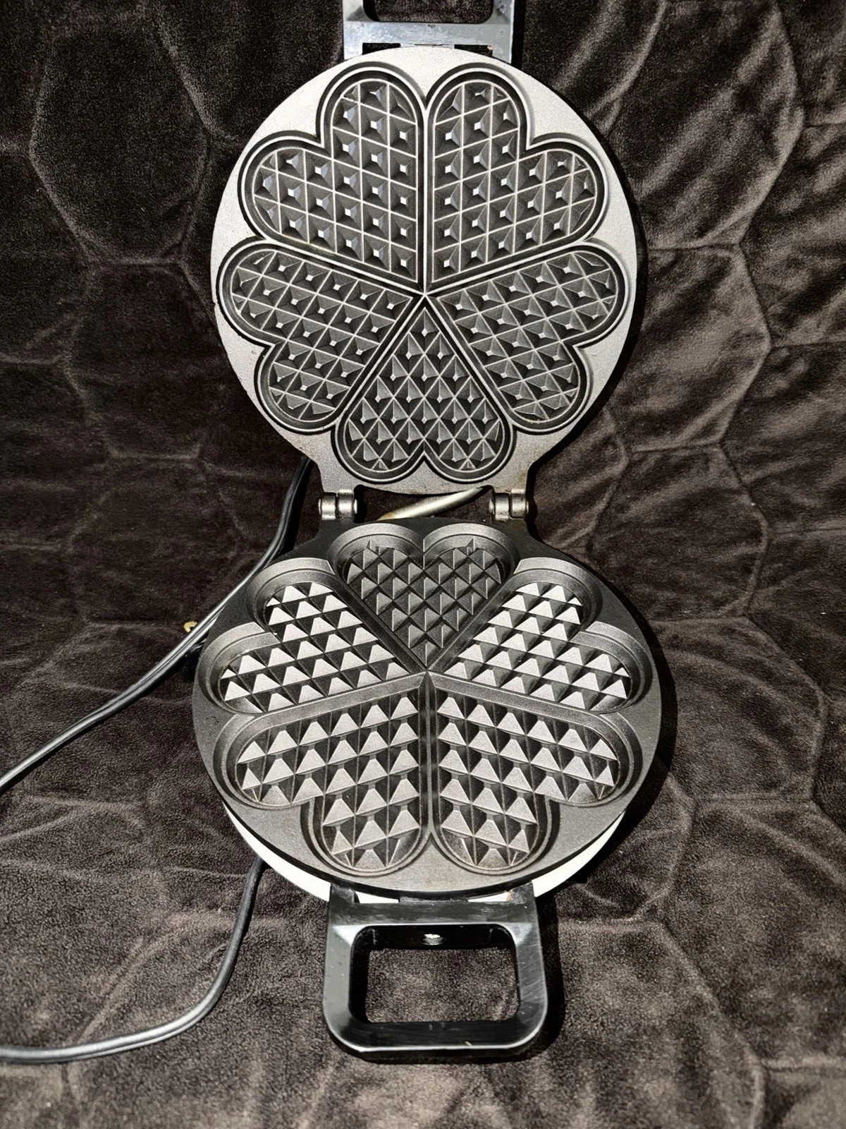 Vitantonio Five of Hearts Waffle Maker Vintage White Danish Working Tested
Opens in a new window or