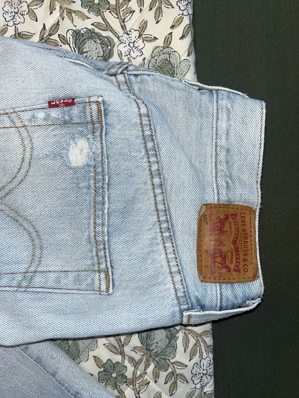 Levi's Men's Light Wash Blue Straight Fit Cotton Denim Jeans, Distressed